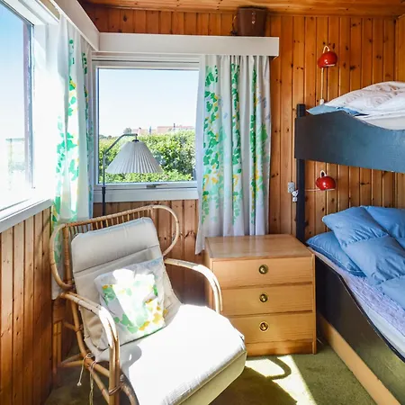 Three-bedroom In Karrebaksminde *