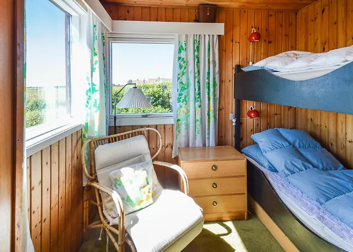 Three-bedroom In Karrebaksminde *