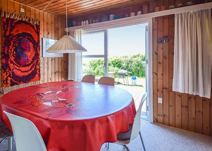 Feriehus Three-bedroom In Karrebaksminde Karrebæksminde